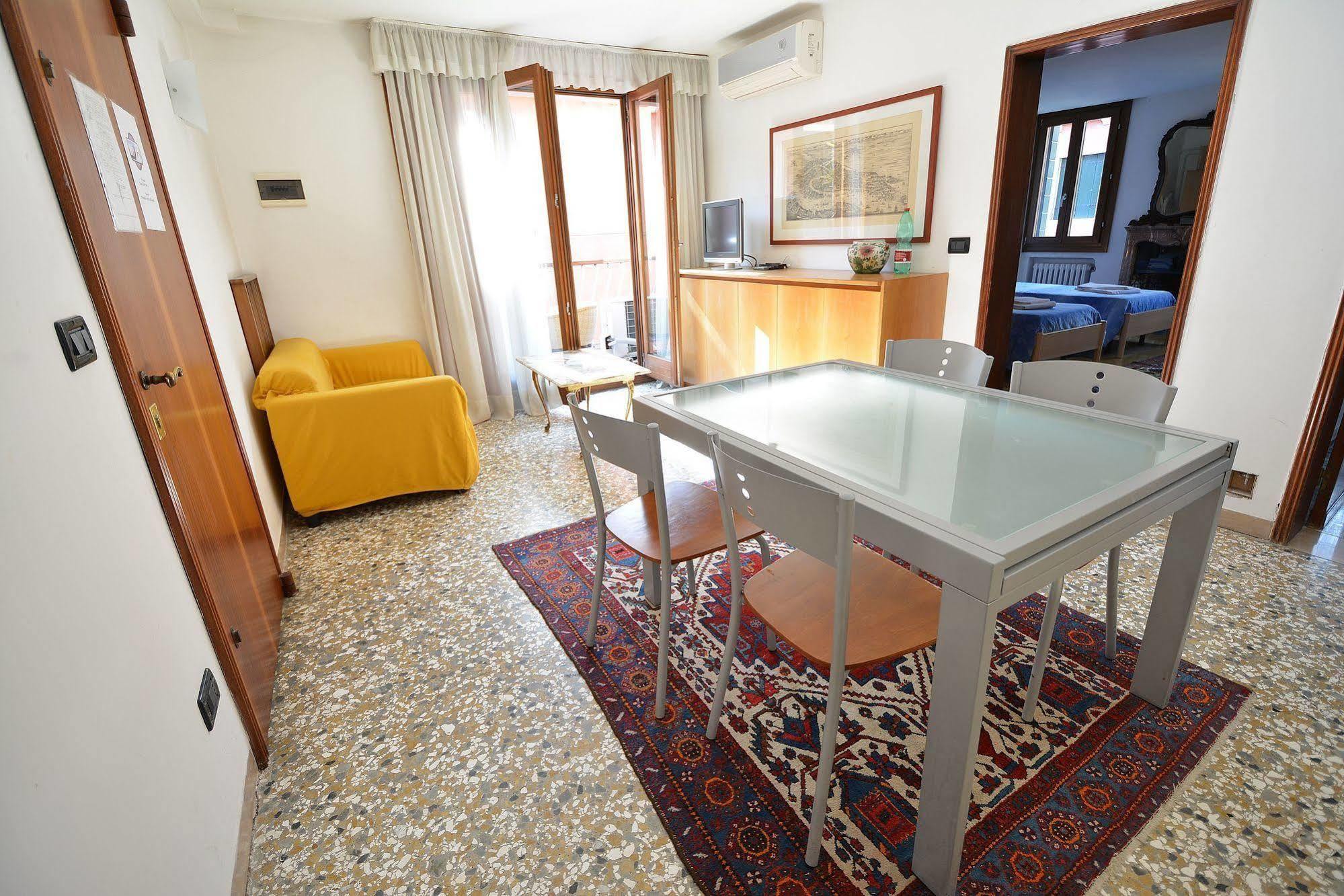 Emilio Apartment *